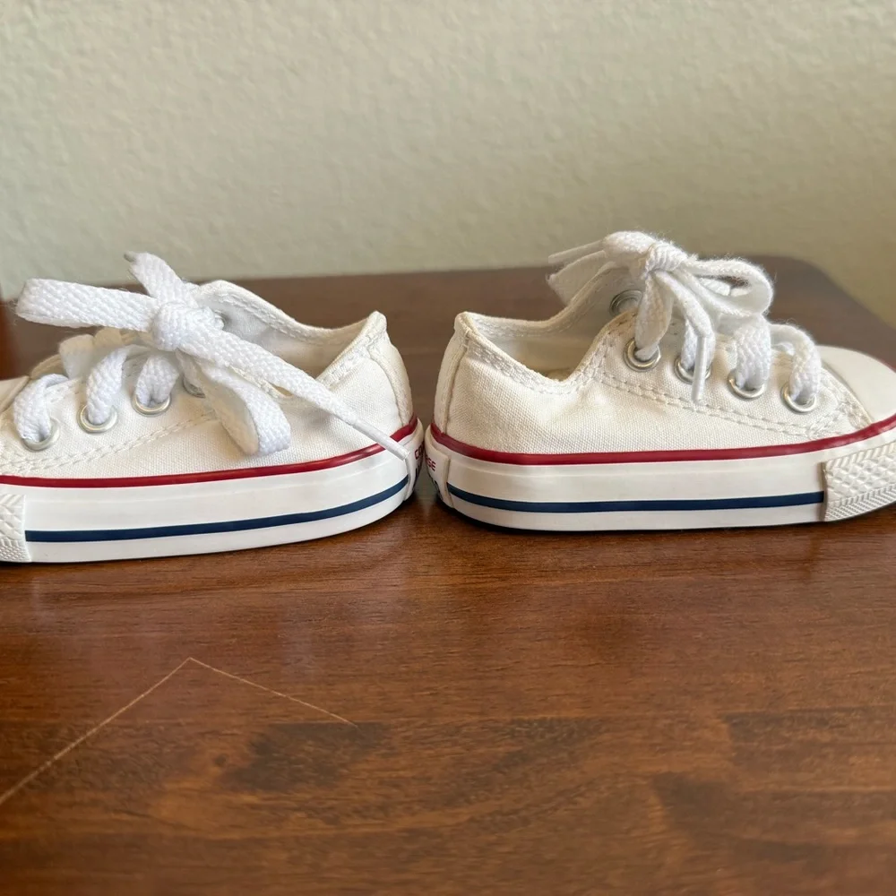 Bundle of Converse Kids Low-Top Sneakers in Red and White - Picture 6 of 15